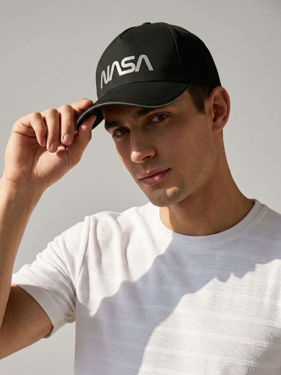 Czapka z daszkiem NASA Czapka z daszkiem NASA - czarny - SINSAY
