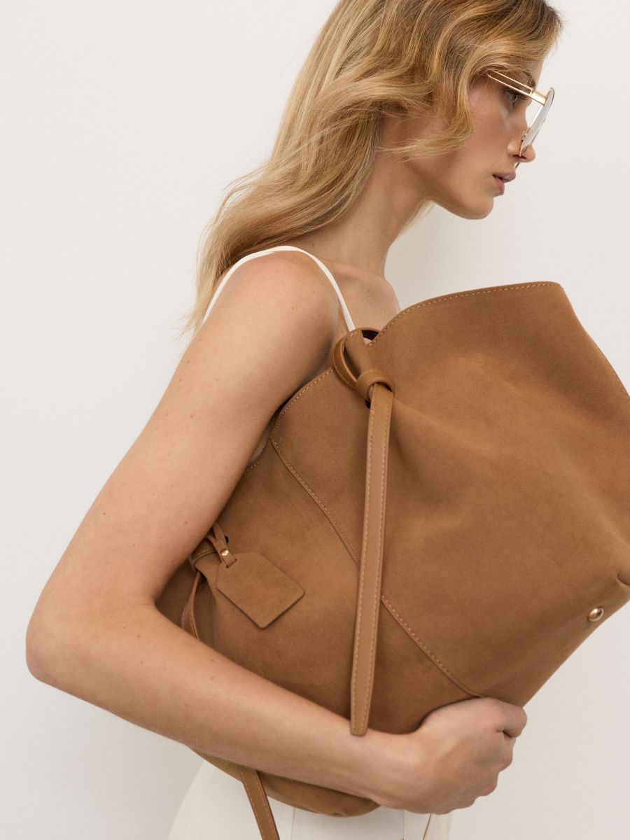 Torba shopper z imitacji zamszu z kosmetyczką Torba shopper z imitacji zamszu z kosmetyczką - brązowy - SINSAY