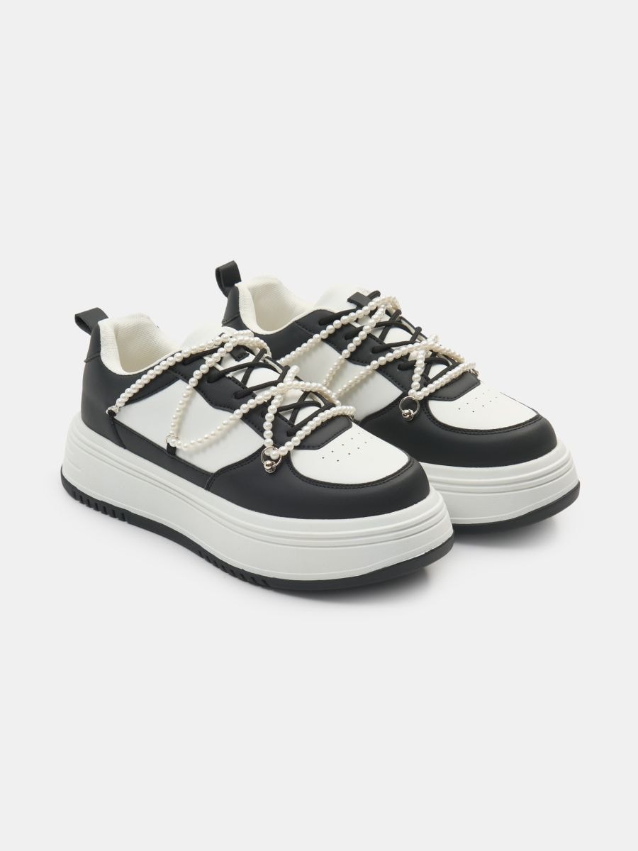 Sneakersy z dekoracyjnymi perełkami - wielobarwny - SINSAY