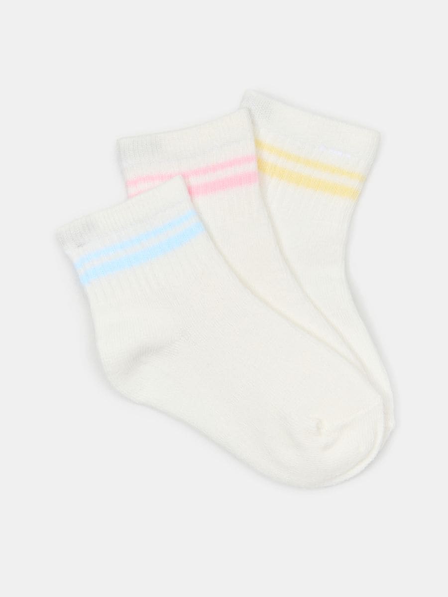 Žebrované ponožky 3 pack Žebrované ponožky 3 pack - krémová - SINSAY