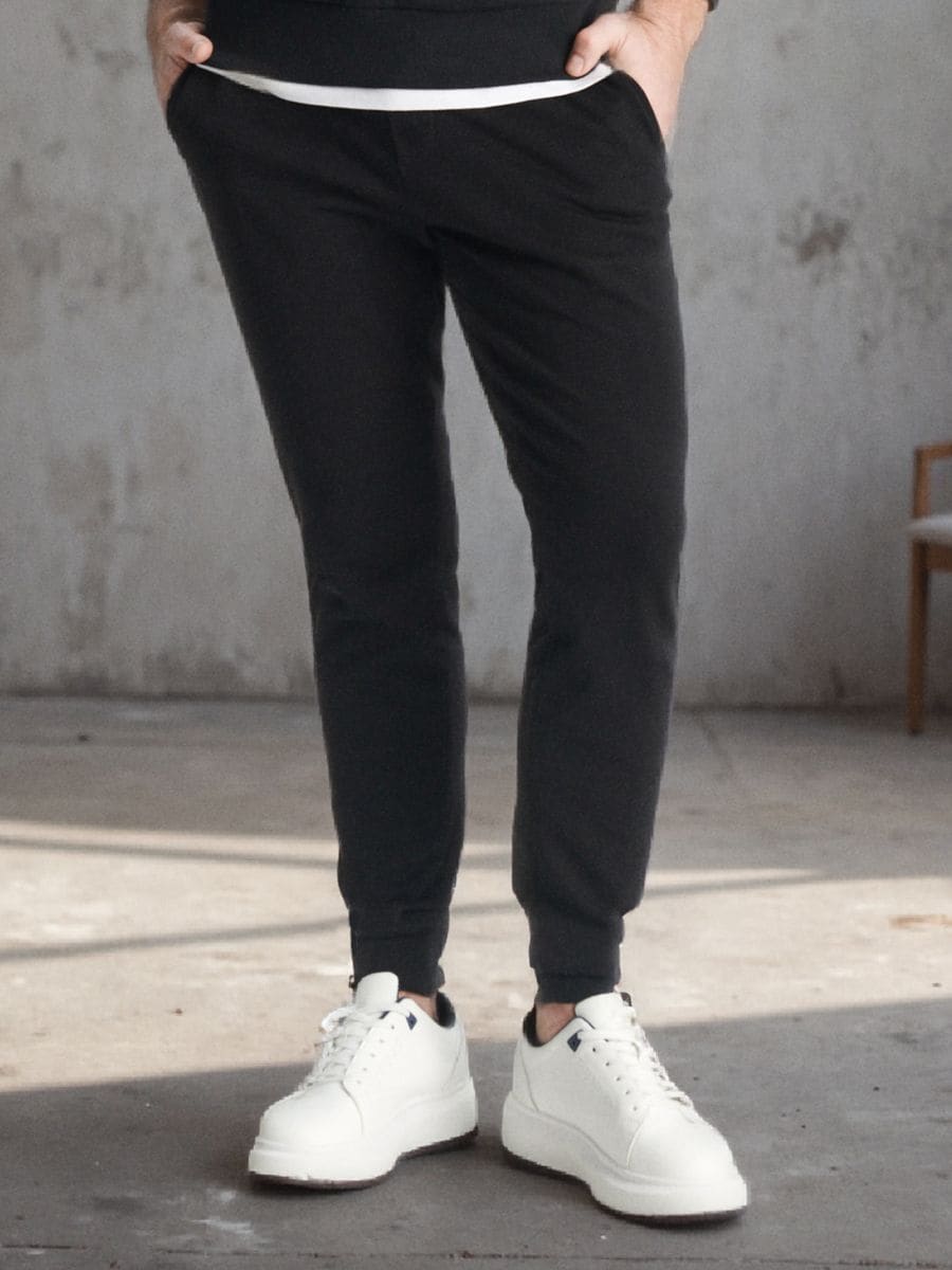Spodnie dresowe slim jogger Spodnie dresowe slim jogger - czarny - SINSAY