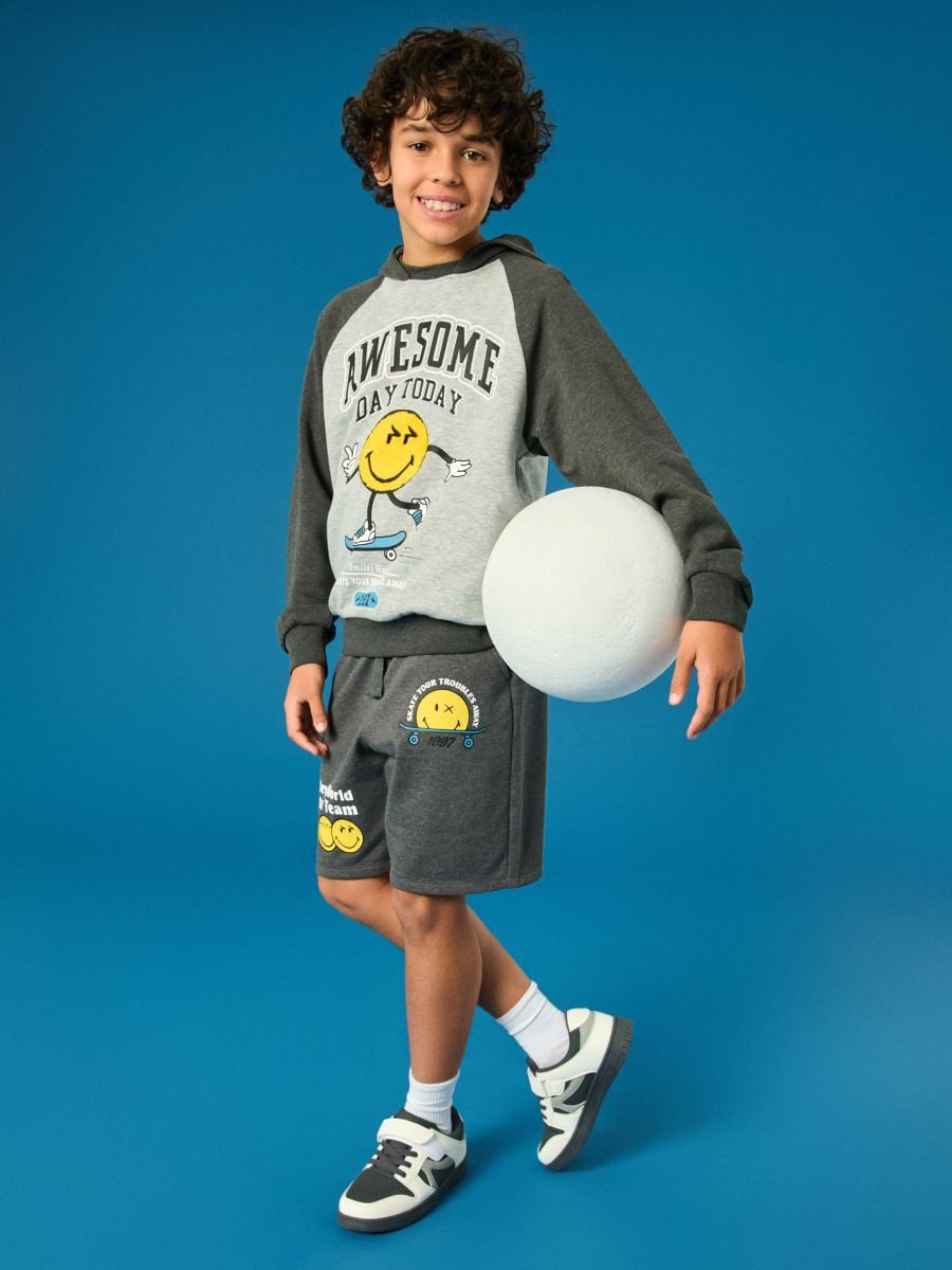 Pantaloni sport scurți SmileyWorld® Pantaloni sport scurți SmileyWorld® - gri-închis - SINSAY