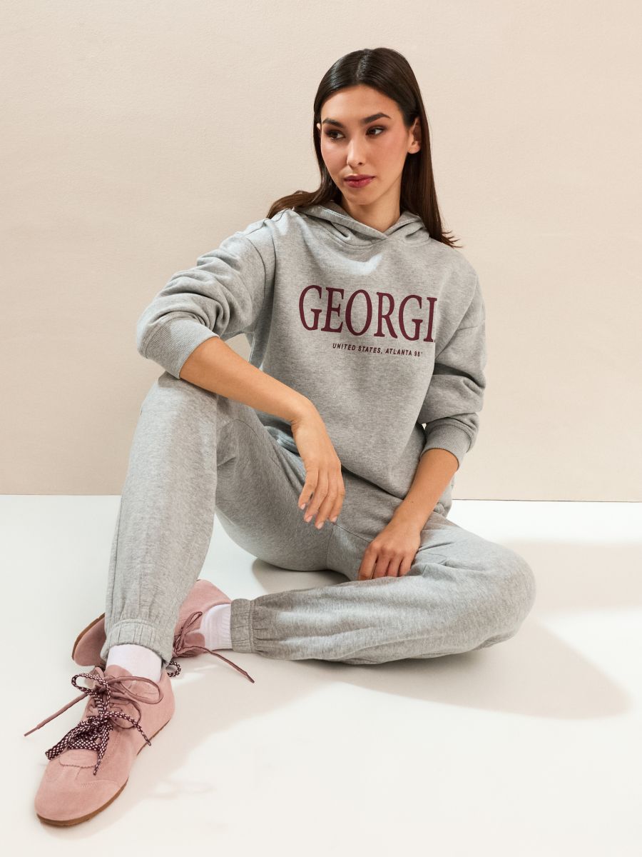 Dresowe spodnie jogger z napisem GEORGIA Dresowe spodnie jogger z napisem GEORGIA - szary - SINSAY