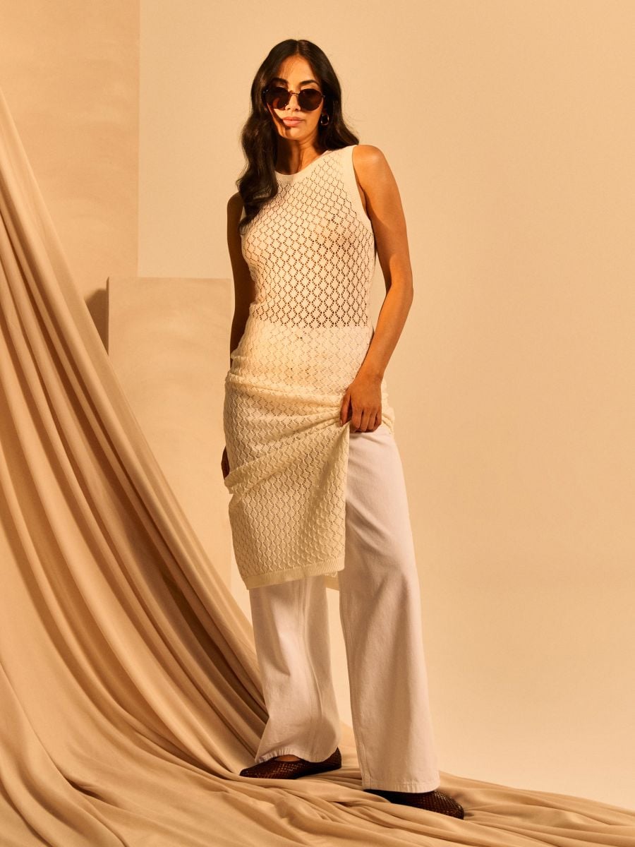 Jeansy wide leg high waist z materiałowym paskiem Jeansy wide leg high waist z materiałowym paskiem - biały - SINSAY