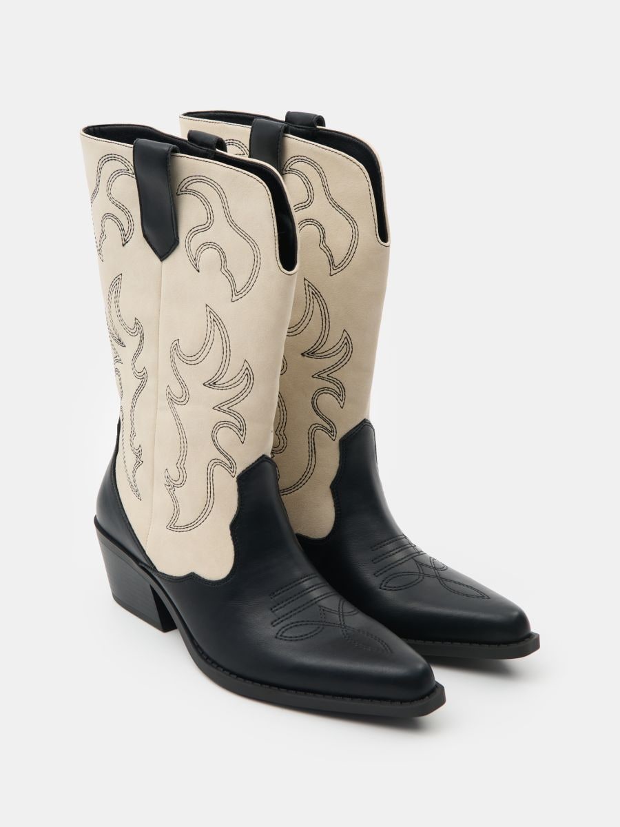 Cizme cowboy din imitație de piele cu broderie și carâmb contrastant Cizme cowboy din imitație de piele cu broderie și carâmb contrastant - multicolor - SINSAY