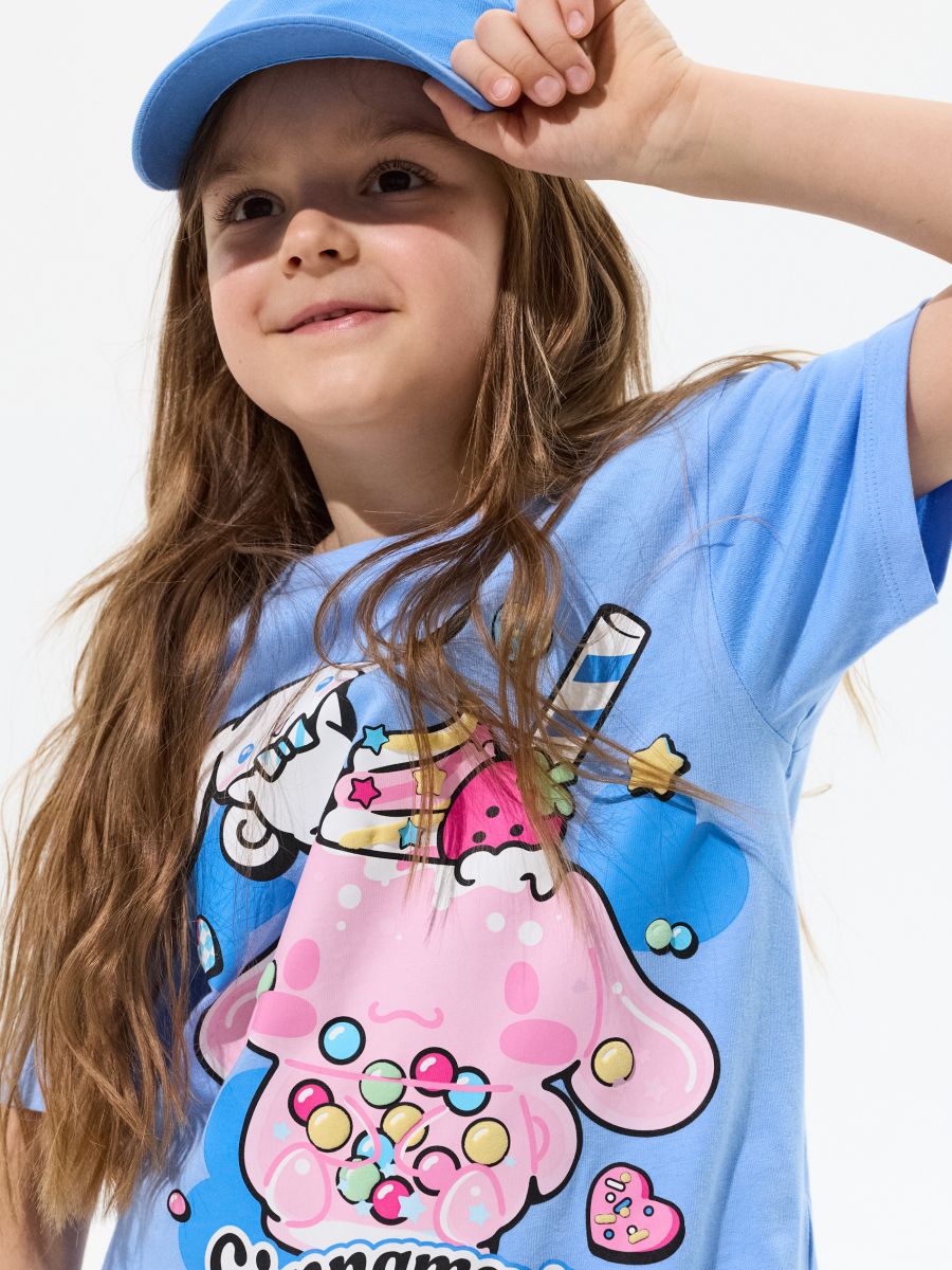 Bawełniana koszulka z nadrukiem Cinnamoroll - niebieski - SINSAY