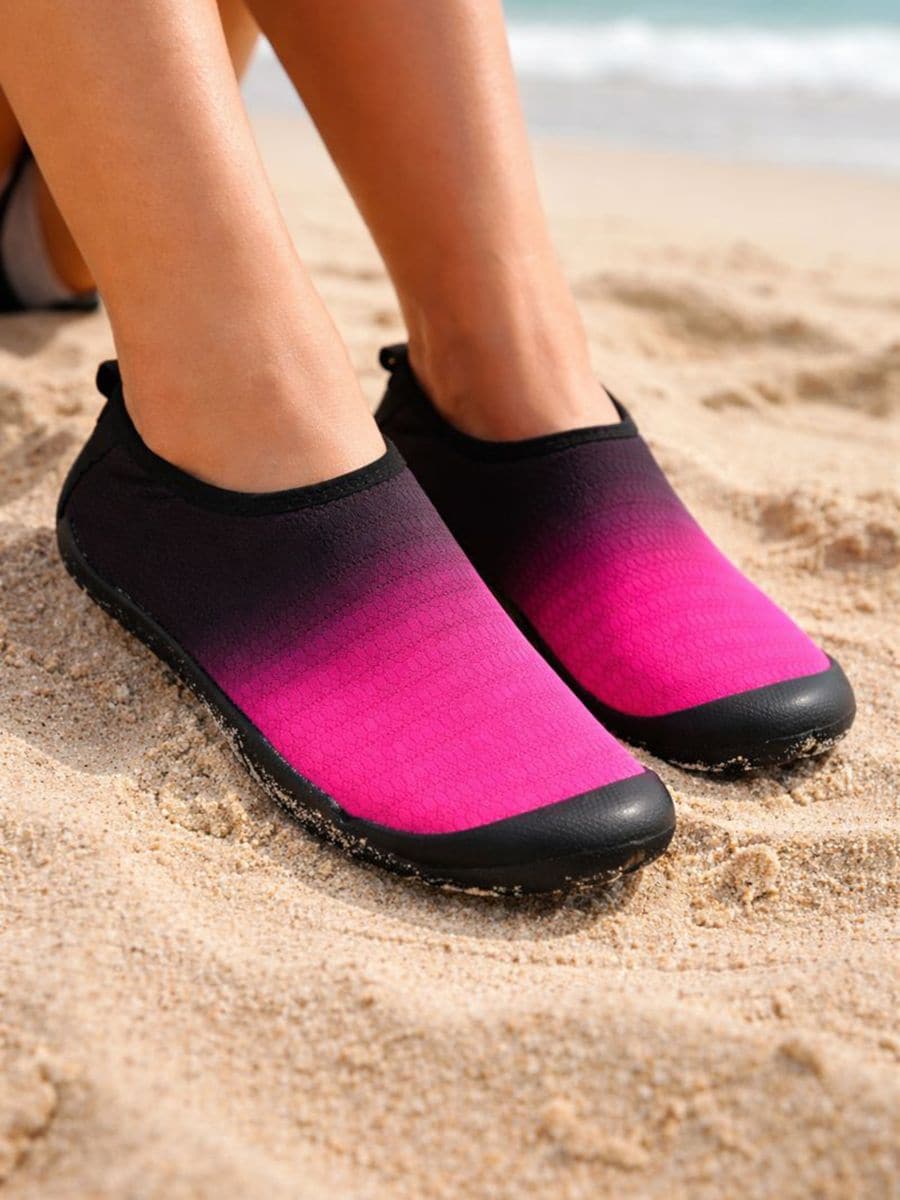 Buty plażowe w gradientowym wzorze - bordowy - SINSAY