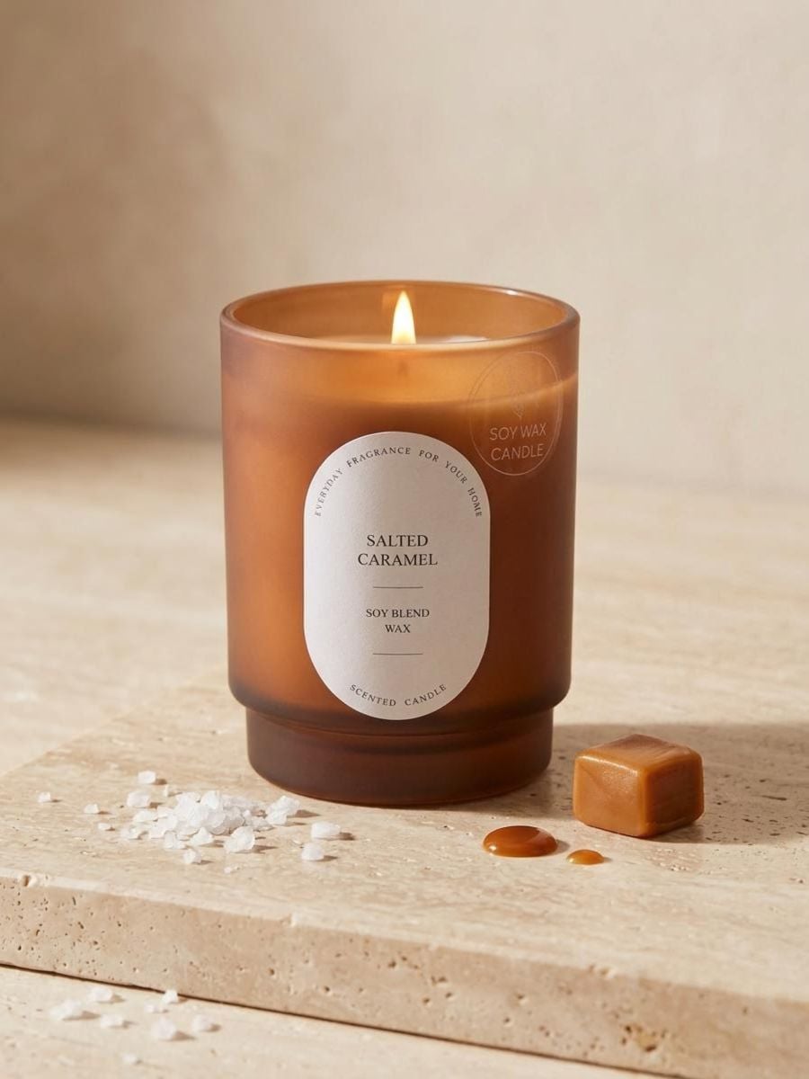 Sojowa świeczka zapachowa Salted Caramel Sojowa świeczka zapachowa Salted Caramel - beżowy - SINSAY