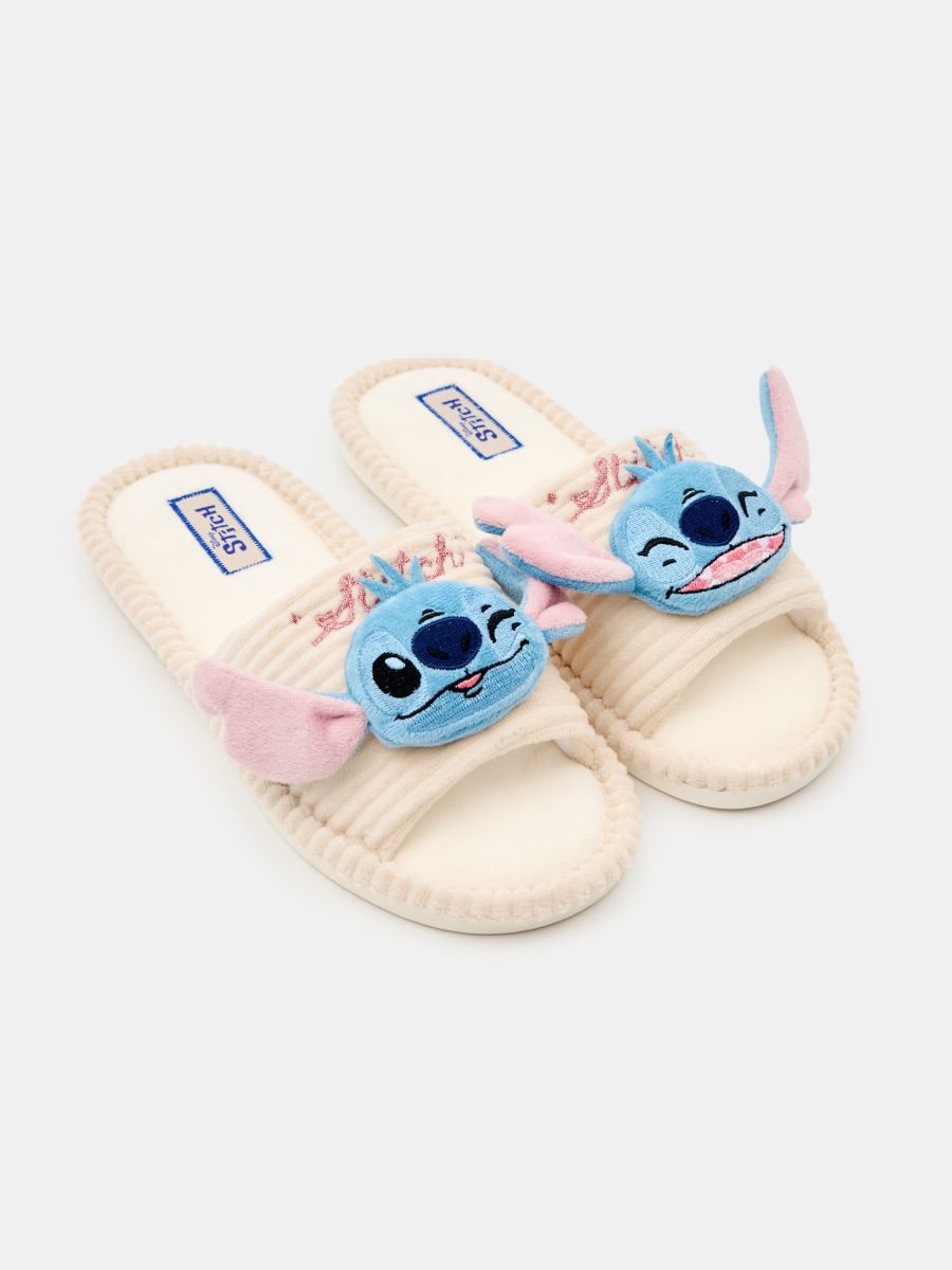 Kapcie z aplikacjami 3D Stitch - błękitny - SINSAY