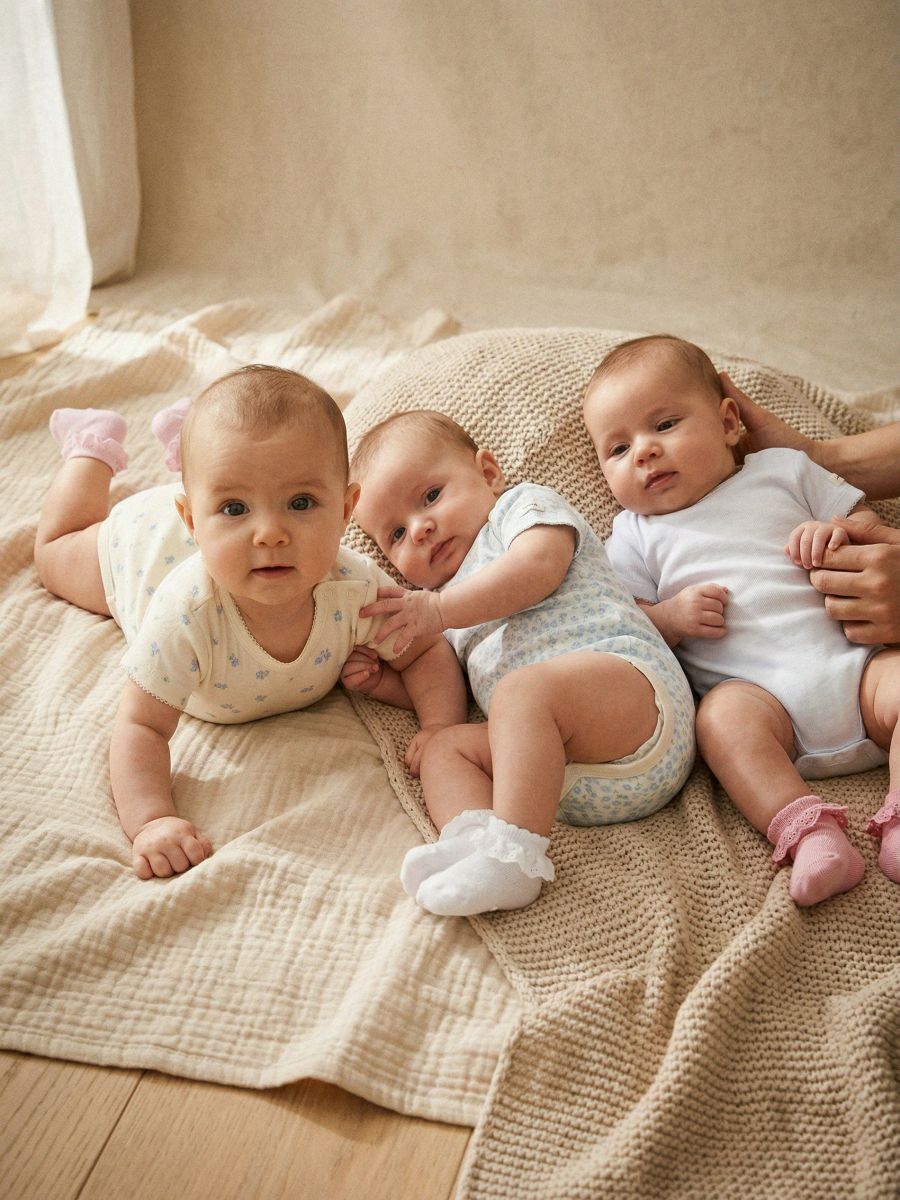 Bawełniane body ze wzorem kwiatowym 3 pack Bawełniane body ze wzorem kwiatowym 3 pack - błękitny - SINSAY