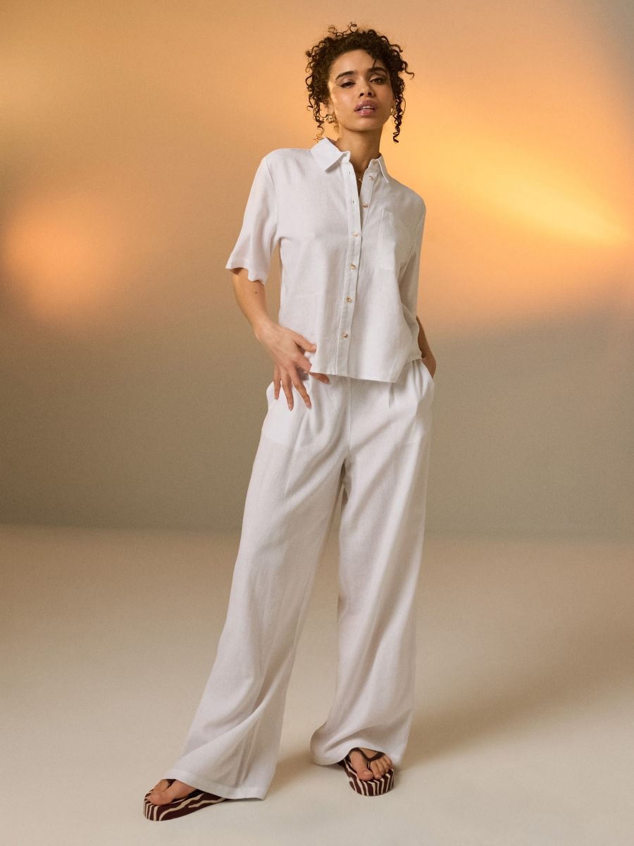 Spodnie wide leg z domieszką lnu Spodnie wide leg z domieszką lnu - biały - SINSAY