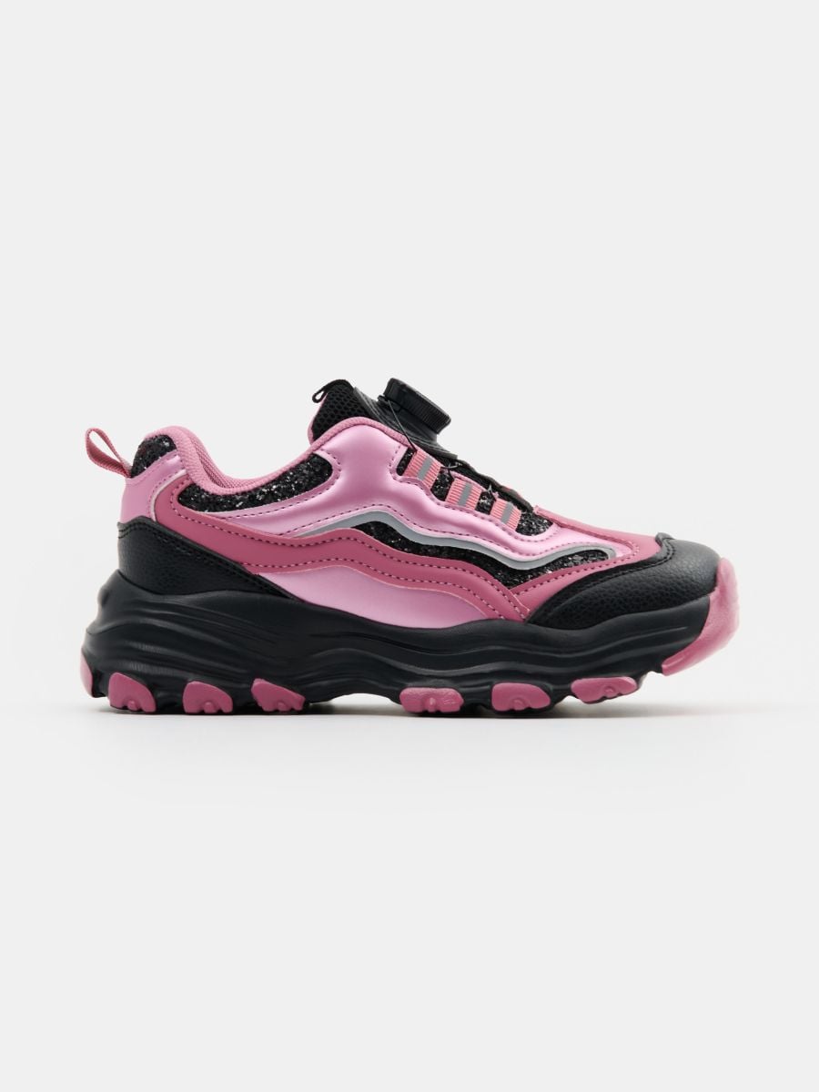 Lekkie sneakersy z systemem szybkiego wiązania Lekkie sneakersy z systemem szybkiego wiązania - wielobarwny - SINSAY