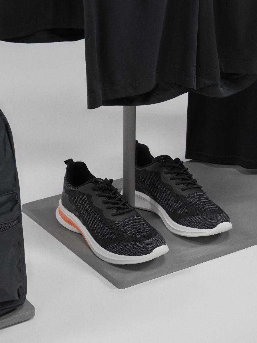 Šněrovací boty sneakers - černá - SINSAY