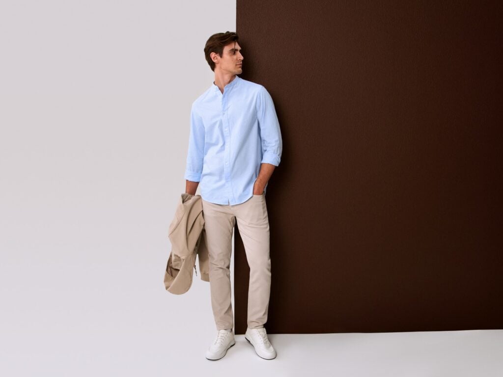 Află cum să creezi o ținută smart casual bărbați modernă, ce piese să alegi și cum să le combini.